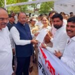 वढू खुर्द ग्रामस्थांची महसूल मंत्र्यांकडे ७/१२ अनब्लॉक करण्याची मागणी