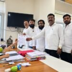 महाराष्ट्रात कोरडा दुष्काळ जाहीर करून शेतकऱ्यांना तातडीने मदत द्या